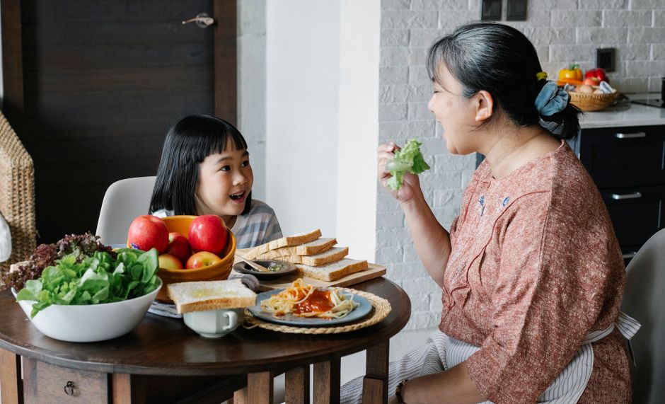 chăm sóc người già dinh dưỡng chuẩn y khoa