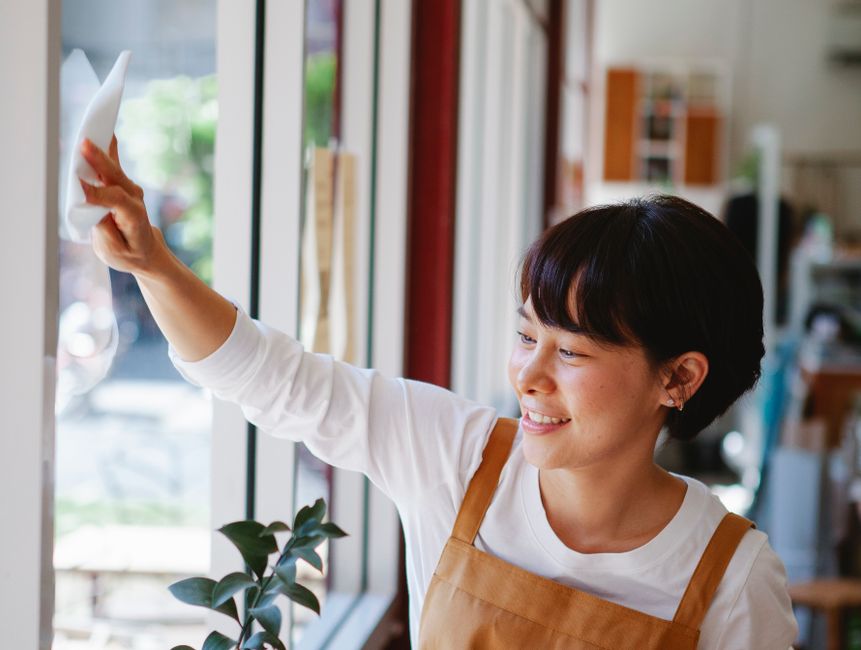 khách hàng hài lòng với dịch vụ giúp việc nhà